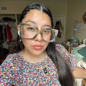 Meet your Posher, Nayeli